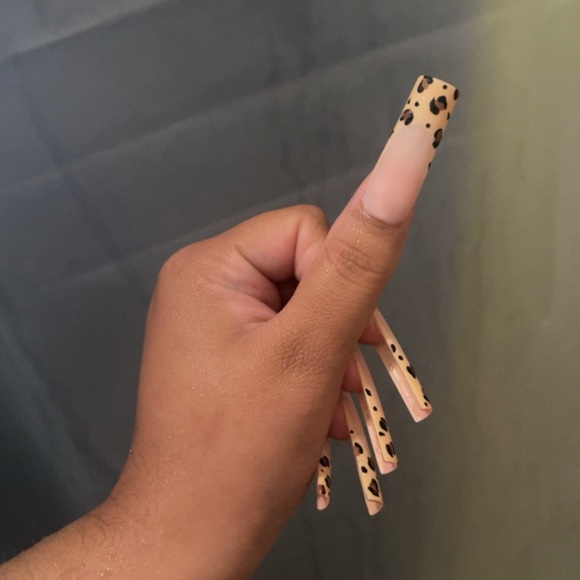 Meet your Posher, Yanez - Picture 3 of 5